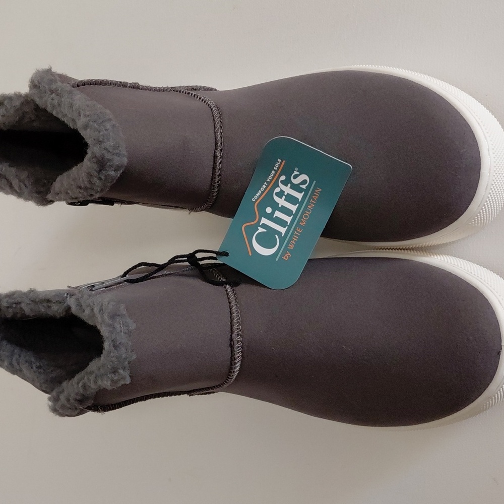 CLIFFS by White Mountain Women's  Beamish  Chilly Weather Zipper Booties - 9M